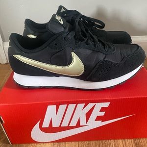 Nike MD Valiant